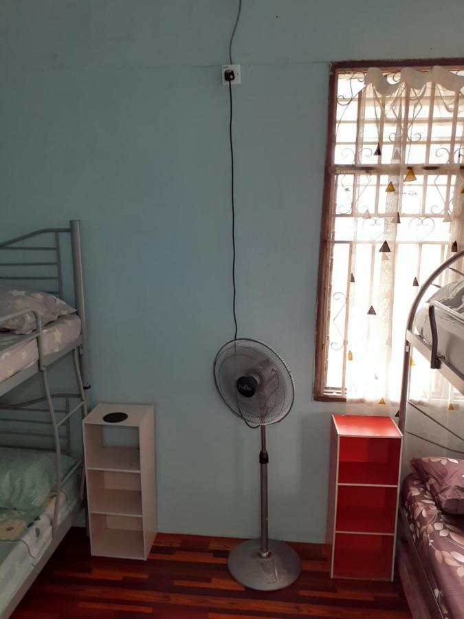 Homestay Idaman Tun Hussein - Harga Untuk 1 Rumah ,1 Bilik ,1 Bilik Air 4 Single Bed - Not Sharing ペライ エクステリア 写真
