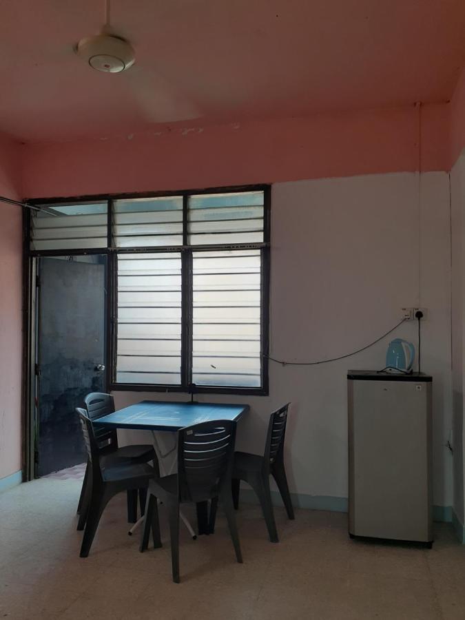 Homestay Idaman Tun Hussein - Harga Untuk 1 Rumah ,1 Bilik ,1 Bilik Air 4 Single Bed - Not Sharing ペライ エクステリア 写真
